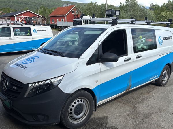Midtkonsoll til 2015+ modell FLAT/ med skillevegg