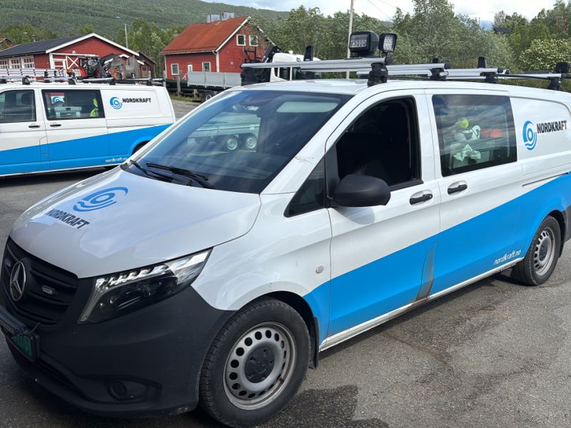 Midtkonsoll til 2015+ modell FLAT/ med skillevegg