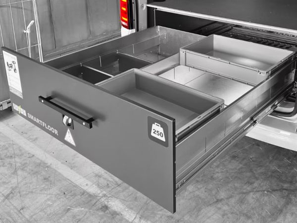 Brukt Loyds SMARTFLOOR bilinnredning/ GB252611